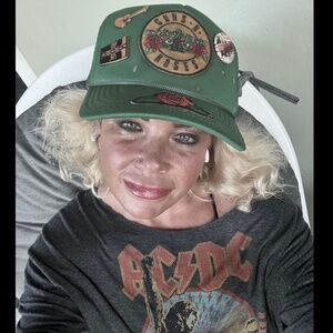 Meet your Posher, Casey